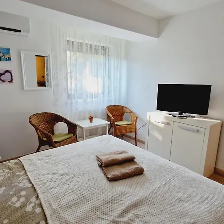 Balaton Panzio Fuered Bed & Breakfast