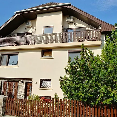 Bed & Breakfast Balaton Panzio Fuered Balatonfured