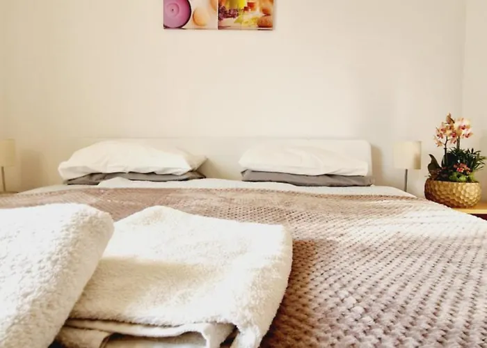 Balaton Panzio Fuered 3* באלאטונפורד