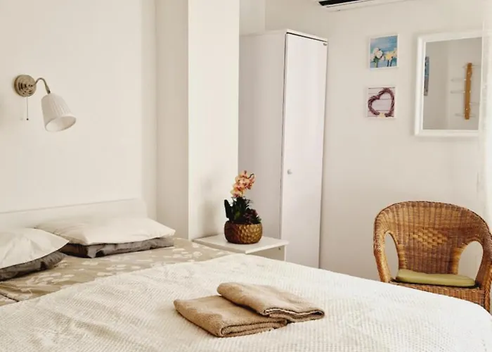 לינה וארוחת בוקר Balaton Panzio Fuered 3*